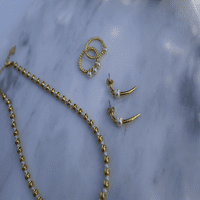 Michelle Campbell nakit ženski set prstena od bisernih perli, mesing sa 14k prekrivačem od žutog zlata